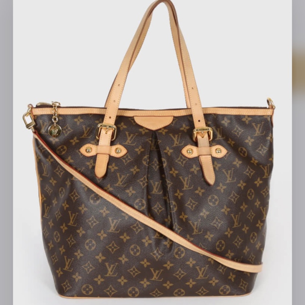 ✨HUGE ✨ZIPPERED LOUIS VUITTON